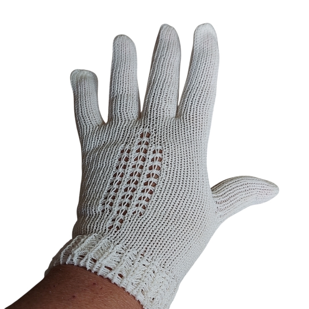 Vintage Cream Ivory Knit Stretch intricate knit pattern gloves